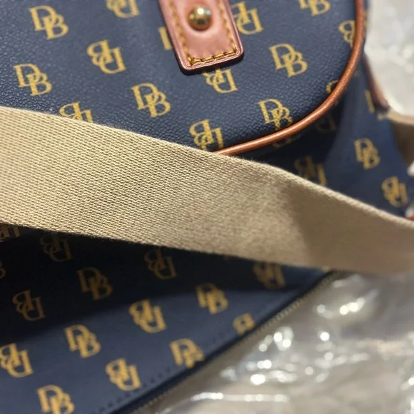 EUC Dooney and Bourke Navy Gretta Weekender Bag - Picture 3 of 13